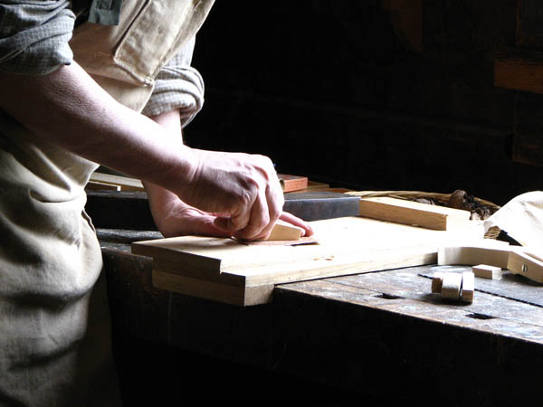 Ofrecemos un servicio de <strong>carpintería  de madera y ebanistería en Santorcaz</strong> adaptado a las necesidades del <strong>cliente</strong>.